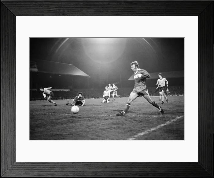 Framed Print : Middlesbrough 1-0 Wycombe Wanderers, FA Cup Replay at Ayresome Park Framed Print : Middlesbrough 1-0 Wycombe Wanderers, FA Cup Replay at Ayresome Park