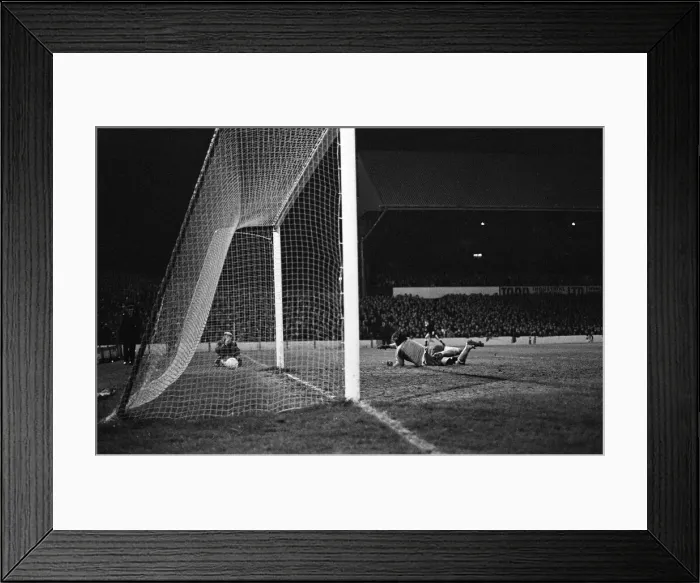 Framed Print : Middlesbrough 1-0 Wycombe Wanderers, FA Cup Replay at Ayresome Park Framed Print : Middlesbrough 1-0 Wycombe Wanderers, FA Cup Replay at Ayresome Park