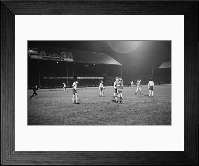Framed Print : Middlesbrough 1-0 Wycombe Wanderers, FA Cup Replay at Ayresome Park Framed Print : Middlesbrough 1-0 Wycombe Wanderers, FA Cup Replay at Ayresome Park