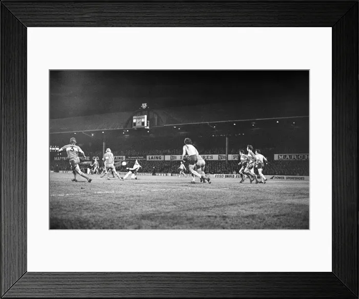 Framed Print : Middlesbrough 1-0 Wycombe Wanderers, FA Cup Replay at Ayresome Park Framed Print : Middlesbrough 1-0 Wycombe Wanderers, FA Cup Replay at Ayresome Park