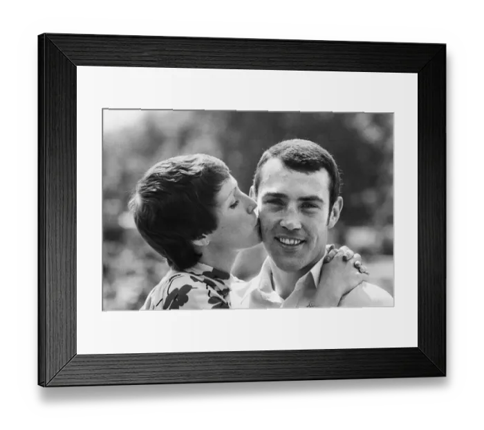 Framed Print : Alan Minter with wife after retaining the WBA and WBC belts. 30th June 1980