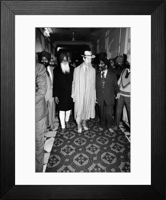 Framed Print : Prince Charles visits the Golden Temple of the Sikhs in Amritsar
