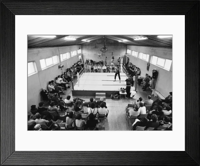 Framed Print : Middleweight Champion Alan Minter training in Jersey ahead of his World Title fight Framed Print : Middleweight Champion Alan Minter training in Jersey ahead of his World Title fight