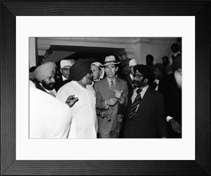 Framed Print : Prince Charles visits the Golden Temple of the Sikhs in Amritsar