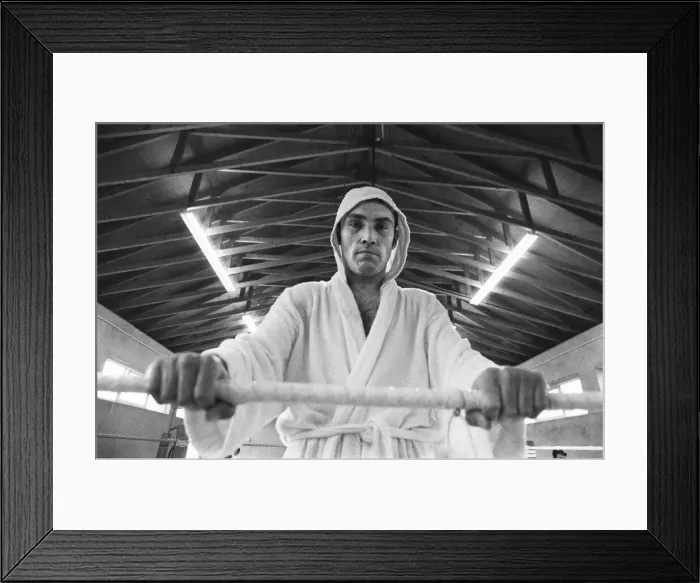 Framed Print : Middleweight Champion Alan Minter training in Jersey ahead of his World Title fight Framed Print : Middleweight Champion Alan Minter training in Jersey ahead of his World Title fight