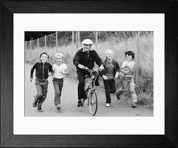 Framed Print : Middleweight Champion Alan Minter training in Jersey ahead of his World Title fight Framed Print : Middleweight Champion Alan Minter training in Jersey ahead of his World Title fight