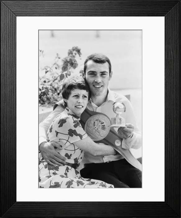 Framed Print : Alan Minter with wife after retaining the WBA and WBC belts. 30th June 1980 Framed Print : Alan Minter with wife after retaining the WBA and WBC belts. 30th June 1980