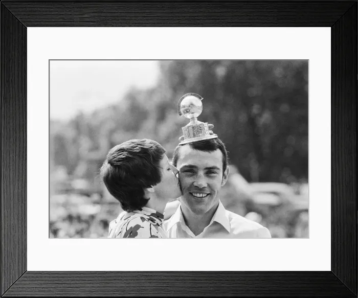 Framed Print : Alan Minter with wife after retaining the WBA and WBC belts. 30th June 1980 Framed Print : Alan Minter with wife after retaining the WBA and WBC belts. 30th June 1980