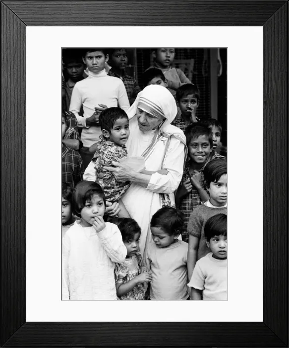 Framed Print : Mother Teresa in Calcutta during a visit from The Prince of Wales. December 1980