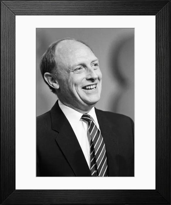 Framed Print : Labour Party conference, Bournemouth. Leader Neil Kinnock delivers a speech Framed Print : Labour Party conference, Bournemouth. Leader Neil Kinnock delivers a speech