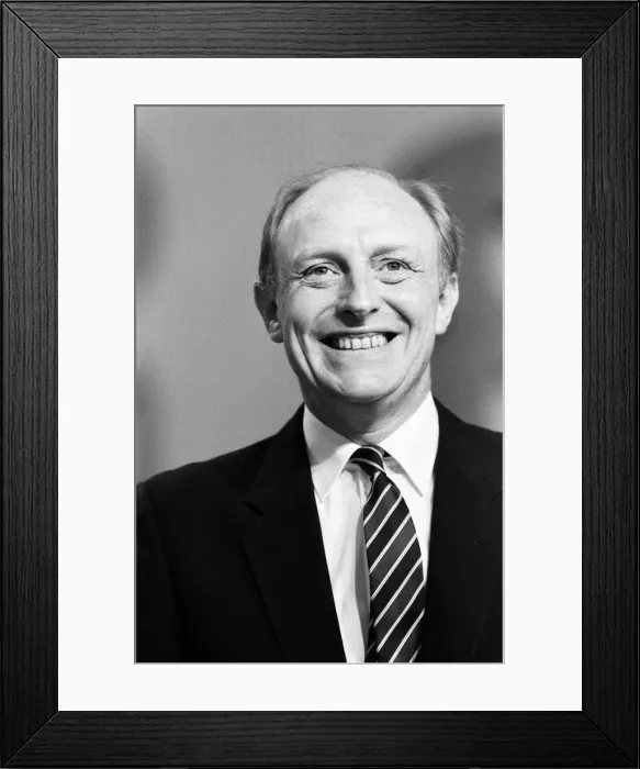 Framed Print : Labour Party conference, Bournemouth. Leader Neil Kinnock delivers a speech Framed Print : Labour Party conference, Bournemouth. Leader Neil Kinnock delivers a speech