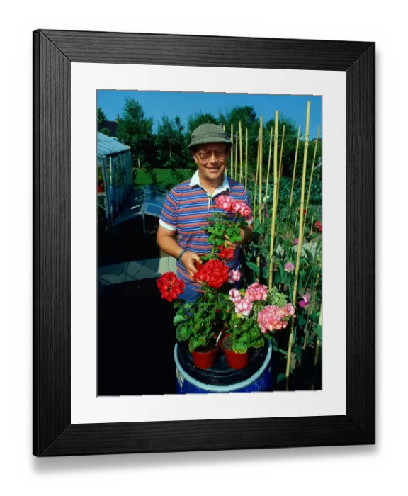 Framed Print : Jim McColl working in Beechgrove Garden July 1982 Framed Print : Jim McColl working in Beechgrove Garden July 1982