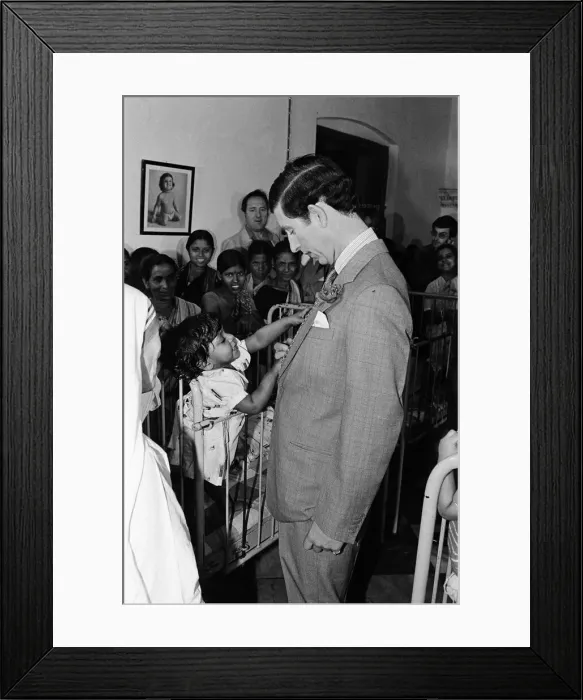Framed Print : Prince Charles visits Mother Teresa at her institution in Calcutta, India. December 1980 Framed Print : Prince Charles visits Mother Teresa at her institution in Calcutta, India. December 1980