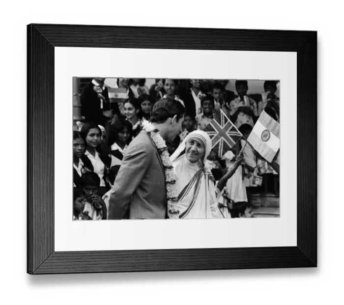 Framed Print : Prince Charles visits Mother Teresa at her institution in Calcutta, India. December 1980 Framed Print : Prince Charles visits Mother Teresa at her institution in Calcutta, India. December 1980