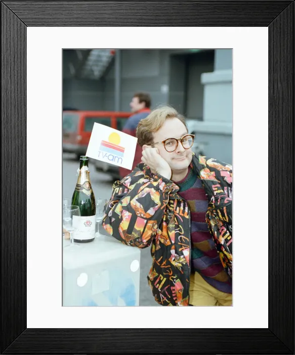 Framed Print : Timmy Mallett, TV presenter outside TV-am studios on the last day of production of Framed Print : Timmy Mallett, TV presenter outside TV-am studios on the last day of production of