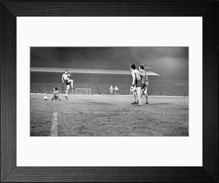 Framed Print : Middlesbrough 1-0 Wycombe Wanderers, FA Cup Replay at Ayresome Park Framed Print : Middlesbrough 1-0 Wycombe Wanderers, FA Cup Replay at Ayresome Park