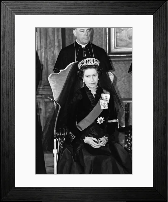 Framed Print : Queen Elizabeth II visits Pope John Paul II at the Vatican. 17th October 1980 Framed Print : Queen Elizabeth II visits Pope John Paul II at the Vatican. 17th October 1980