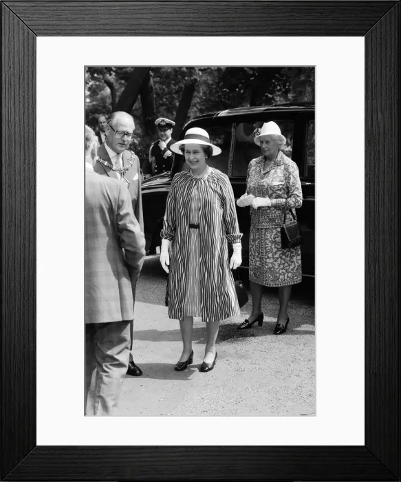Framed Print : Queen Elizabeth II attends a garden party at Holland House Hostel to mark the Golden Framed Print : Queen Elizabeth II attends a garden party at Holland House Hostel to mark the Golden