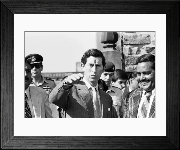 Framed Print : Prince Charles visits the historical Fatehpur Sikri near Agra, India. 29th November 1980 Framed Print : Prince Charles visits the historical Fatehpur Sikri near Agra, India. 29th November 1980