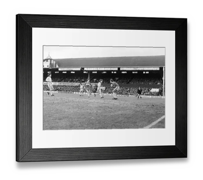 Framed Print : Middlesbrough 2-0 Tottenham Hotspur, league division one match at Ayresome Park Framed Print : Middlesbrough 2-0 Tottenham Hotspur, league division one match at Ayresome Park