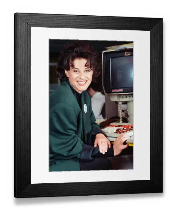 Framed Print : Pop star Lisa Stansfield launches the new charity project Trading Places at the Daily Framed Print : Pop star Lisa Stansfield launches the new charity project Trading Places at the Daily