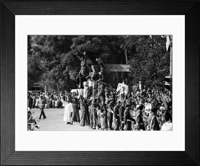 Framed Print : Crowds watching the Royal procession in Marrakesh, Morocco. 28th October 1980