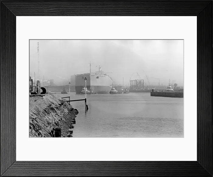 Framed Print : Sir John Hunter, Bulk Carrier Container Ship built at Swan Hunter Shipbuilders Ltd Framed Print : Sir John Hunter, Bulk Carrier Container Ship built at Swan Hunter Shipbuilders Ltd