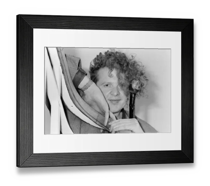 Framed Print : Mick Hucknall, singer with Simply Red. 28th May 1986 Framed Print : Mick Hucknall, singer with Simply Red. 28th May 1986