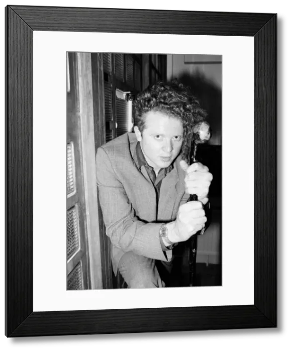 Framed Print : Mick Hucknall, singer with Simply Red. 28th May 1986 Framed Print : Mick Hucknall, singer with Simply Red. 28th May 1986