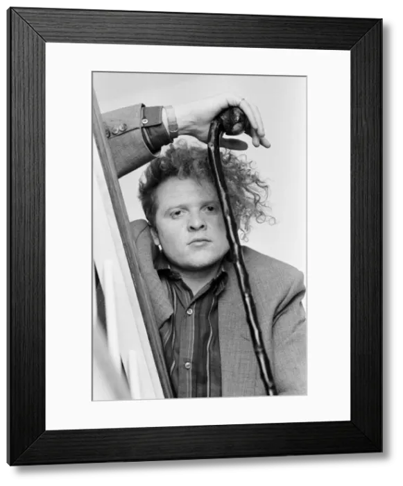 Framed Print : Mick Hucknall, singer with Simply Red. 28th May 1986 Framed Print : Mick Hucknall, singer with Simply Red. 28th May 1986