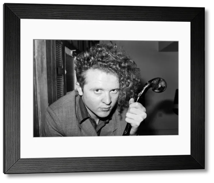 Framed Print : Mick Hucknall, singer with Simply Red. 28th May 1986 Framed Print : Mick Hucknall, singer with Simply Red. 28th May 1986