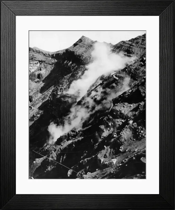 Framed Print : General view inside the crater of the highly active volcano Mount Vesuvius on the Gulf Framed Print : General view inside the crater of the highly active volcano Mount Vesuvius on the Gulf