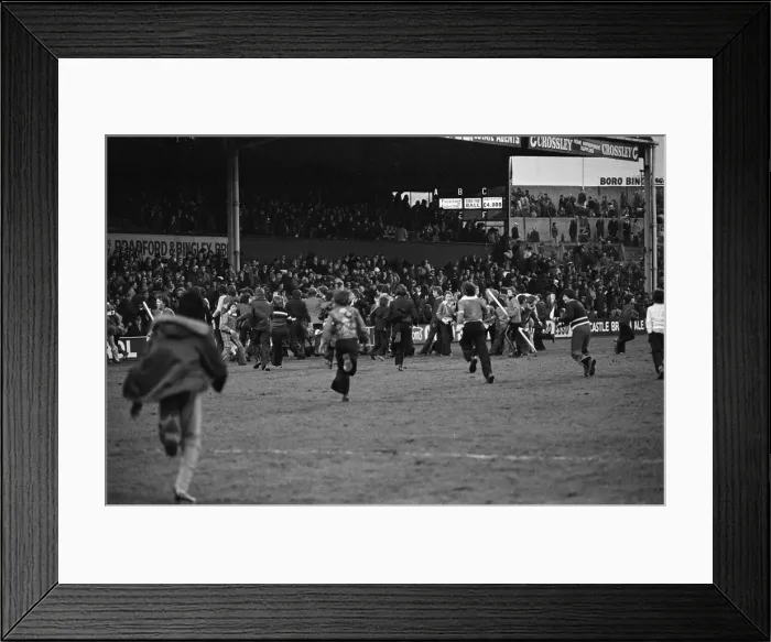 Framed Print : Middlesbrough 2-0 Tottenham Hotspur, league division one match at Ayresome Park Framed Print : Middlesbrough 2-0 Tottenham Hotspur, league division one match at Ayresome Park