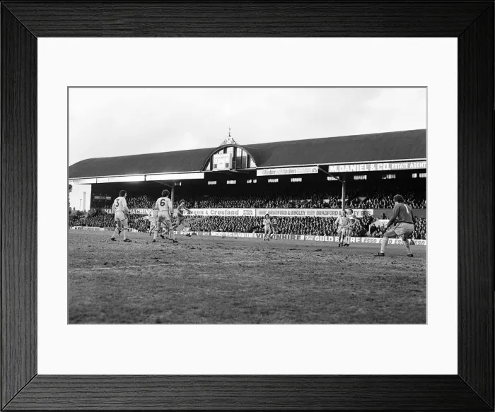 Framed Print : Middlesbrough 2-0 Tottenham Hotspur, league division one match at Ayresome Park Framed Print : Middlesbrough 2-0 Tottenham Hotspur, league division one match at Ayresome Park