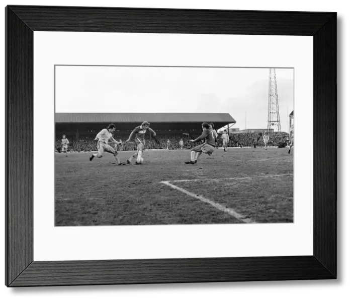 Framed Print : Middlesbrough 2-0 Tottenham Hotspur, league division one match at Ayresome Park Framed Print : Middlesbrough 2-0 Tottenham Hotspur, league division one match at Ayresome Park