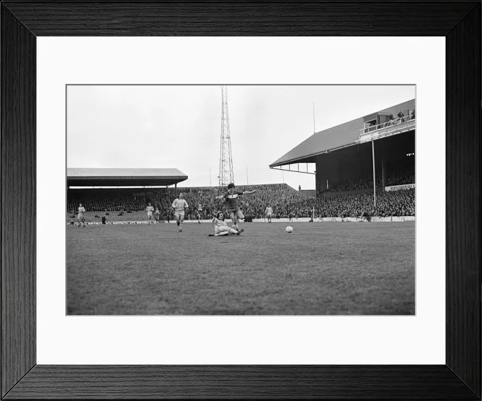 Framed Print : Middlesbrough 2-0 Tottenham Hotspur, league division one match at Ayresome Park Framed Print : Middlesbrough 2-0 Tottenham Hotspur, league division one match at Ayresome Park