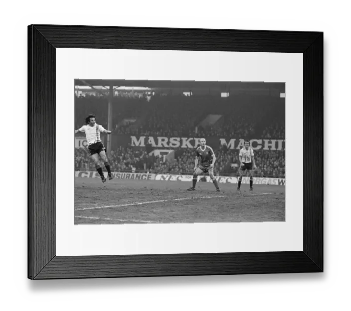 Framed Print : Middlesbrough verses Manchester United, played at Ayresome Park, Middlesbrough Framed Print : Middlesbrough verses Manchester United, played at Ayresome Park, Middlesbrough