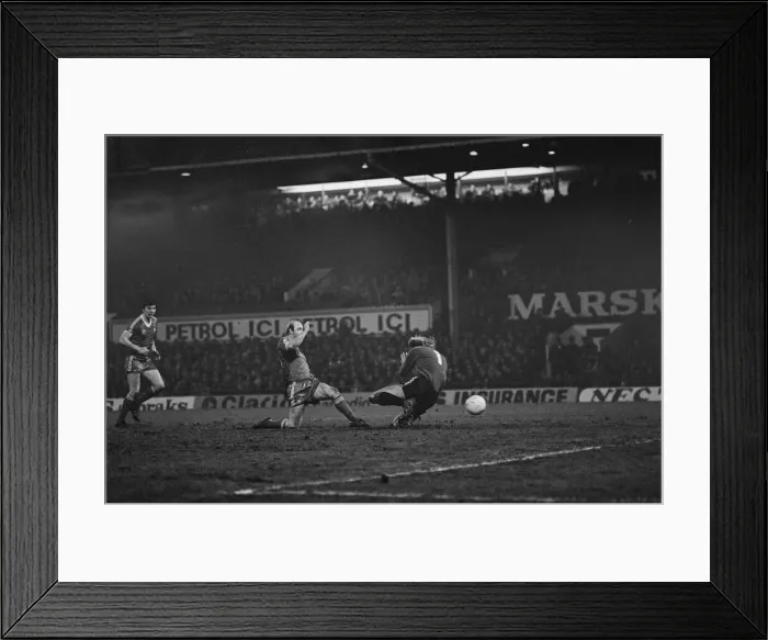 Framed Print : Middlesbrough verses Manchester United, played at Ayresome Park, Middlesbrough Framed Print : Middlesbrough verses Manchester United, played at Ayresome Park, Middlesbrough