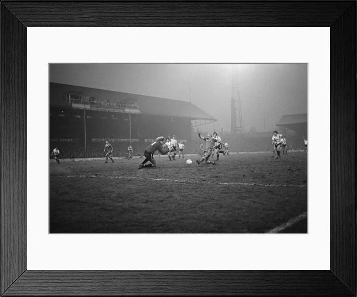 Framed Print : Middlesbrough verses Manchester United, played at Ayresome Park, Middlesbrough