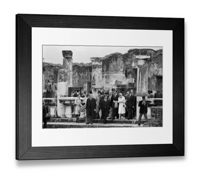 Framed Print : Queen Elizabeth II visits the ruins of Pompeii, Italy. 19th October 1980 Framed Print : Queen Elizabeth II visits the ruins of Pompeii, Italy. 19th October 1980