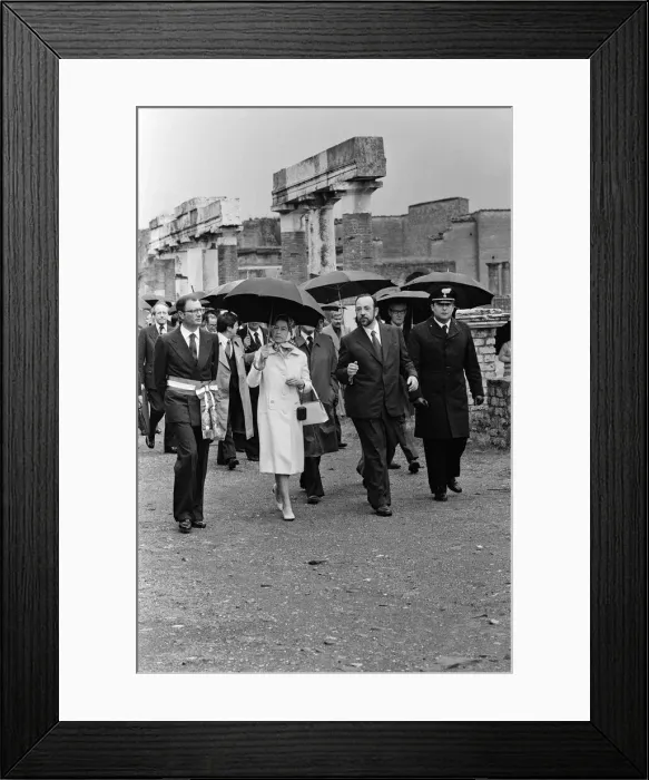 Framed Print : Queen Elizabeth II visits the ruins of Pompeii, Italy. 19th October 1980 Framed Print : Queen Elizabeth II visits the ruins of Pompeii, Italy. 19th October 1980