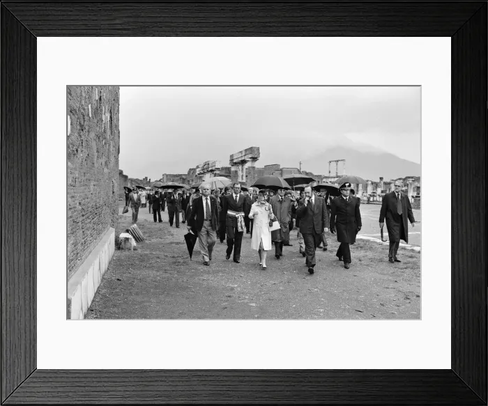 Framed Print : Queen Elizabeth II visits the ruins of Pompeii, Italy. 19th October 1980 Framed Print : Queen Elizabeth II visits the ruins of Pompeii, Italy. 19th October 1980