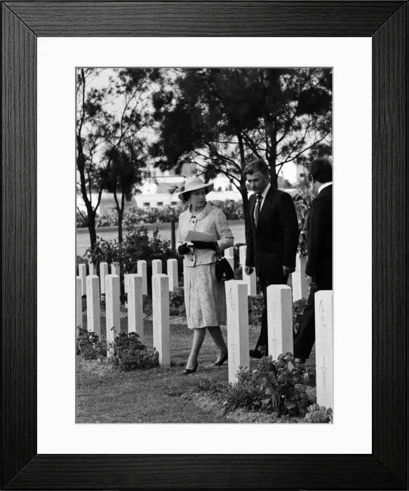 Framed Print : Queen Elizabeth II visits Massicault War Cemetery in Tunis, Tunisia. 21st October 1980