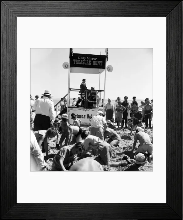 Framed Print : Daily Mirror Treasure Hunt, Porthminster Beach, St Ives, Cornwall, Monday 6th July 1959 Framed Print : Daily Mirror Treasure Hunt, Porthminster Beach, St Ives, Cornwall, Monday 6th July 1959