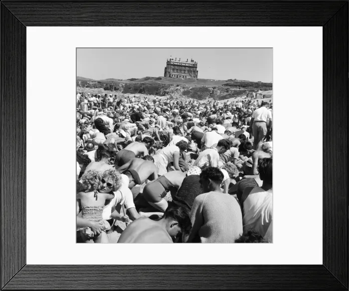 Framed Print : Daily Mirror Treasure Hunt, Fistral Beach, Cornwall, Tuesday 7th July 1959