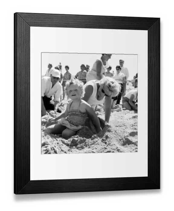 Framed Print : Daily Mirror Treasure Hunt, Fistral Beach, Cornwall, Tuesday 7th July 1959 Framed Print : Daily Mirror Treasure Hunt, Fistral Beach, Cornwall, Tuesday 7th July 1959