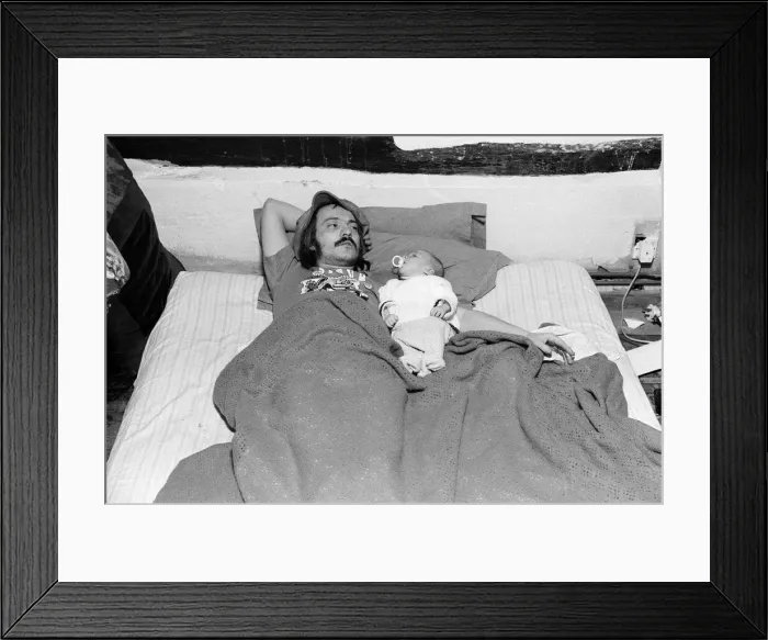 Framed Print : Musician Steve Marriott with his son Toby at their Essex home. 14th April 1976