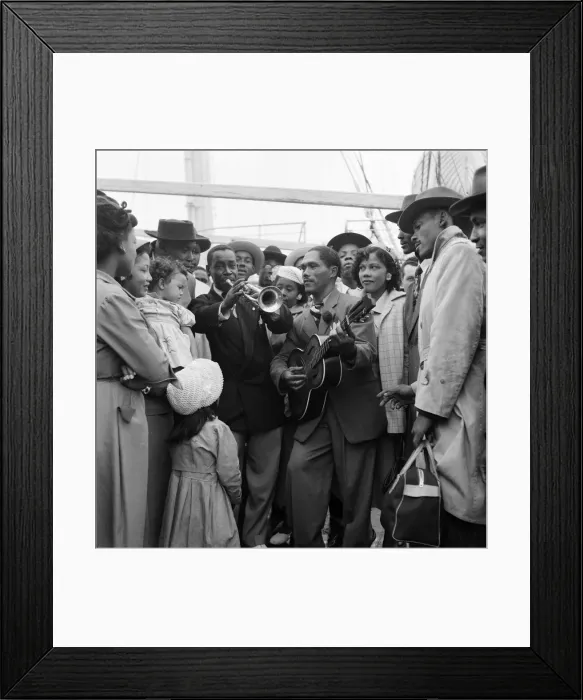 Framed Print : Nearly 700 West Indian men, women and children arrive at Plymouth on SS Auriga in a mass Framed Print : Nearly 700 West Indian men, women and children arrive at Plymouth on SS Auriga in a mass