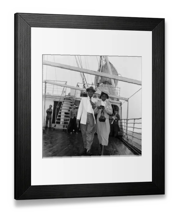 Framed Print : Nearly 700 West Indian men, women and children arrive at Plymouth on SS Auriga in a mass Framed Print : Nearly 700 West Indian men, women and children arrive at Plymouth on SS Auriga in a mass