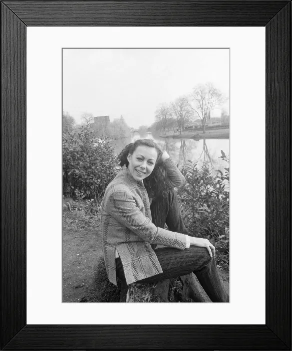 Framed Print : Jenny Agutter OBE, actor, pictured in the Stratford Upon Avon area in March 1982 Framed Print : Jenny Agutter OBE, actor, pictured in the Stratford Upon Avon area in March 1982